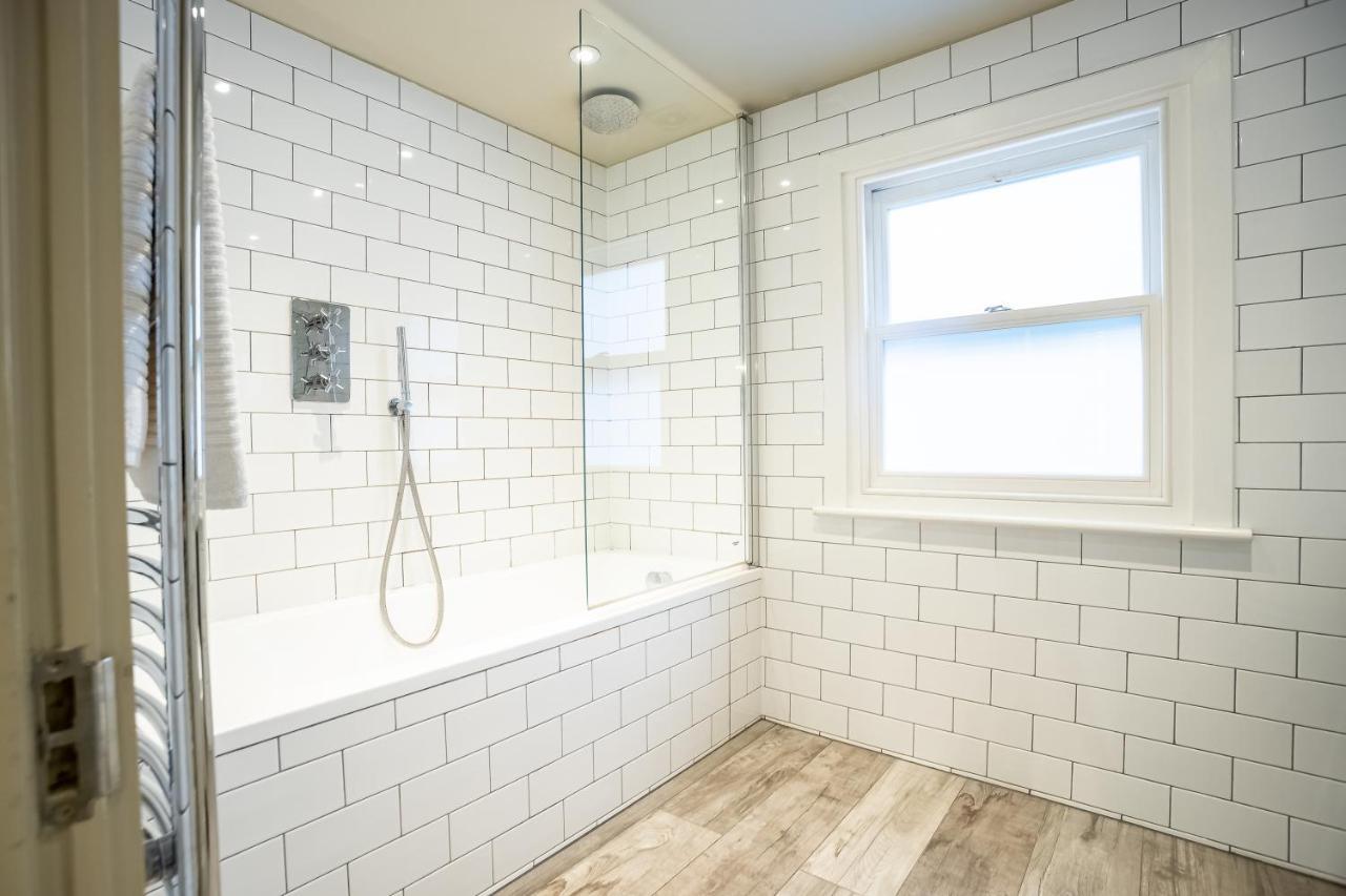 Modern Two Bedroom Apartment In Fulham By Sojo Stay London Eksteriør billede